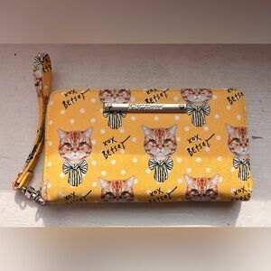 😻Betsey Johnson Wristlet Wallet😻